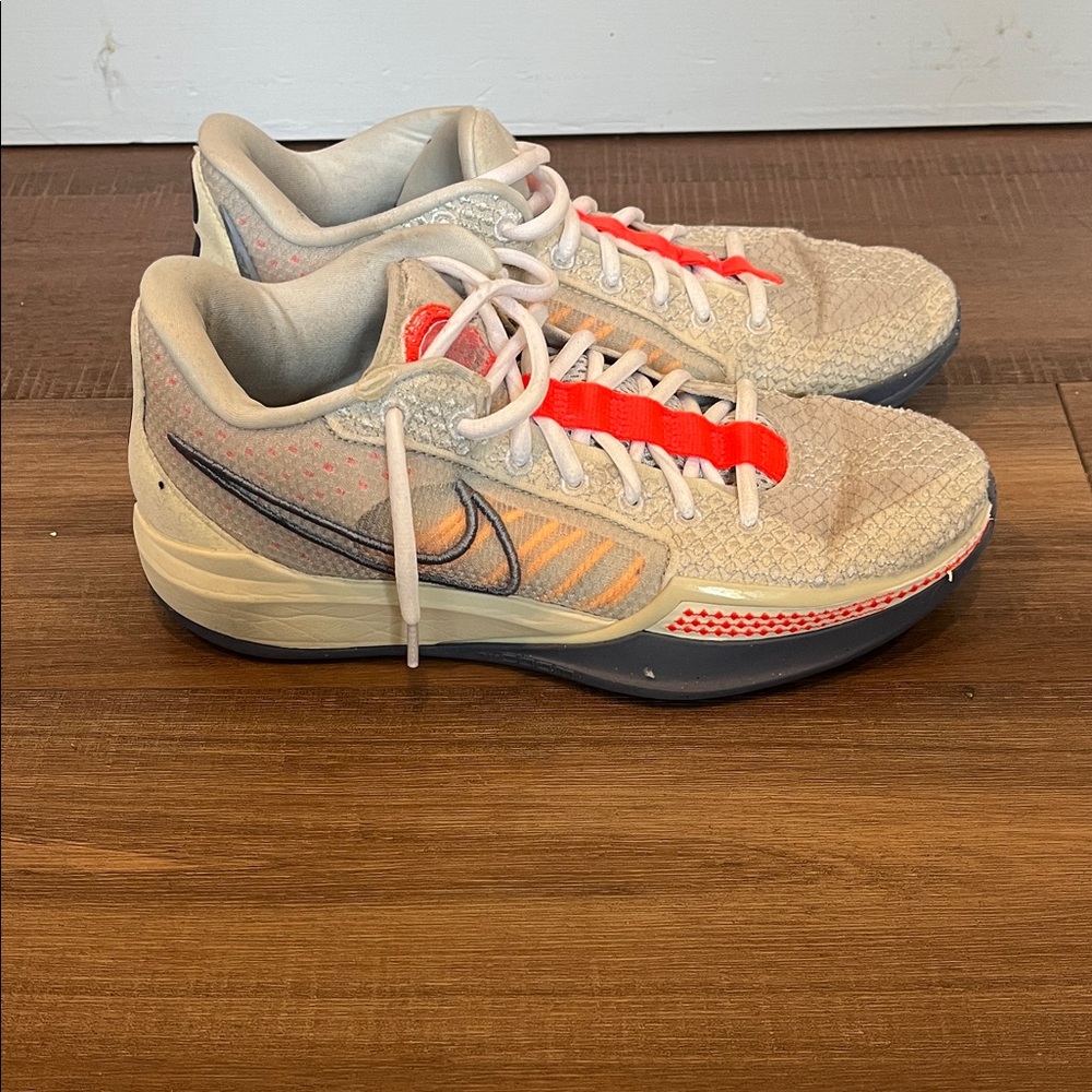 Nike Womens White and Neon Orange Low-Top Athletic Shoes